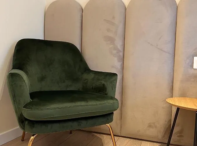 Center Hideaway Apartment *