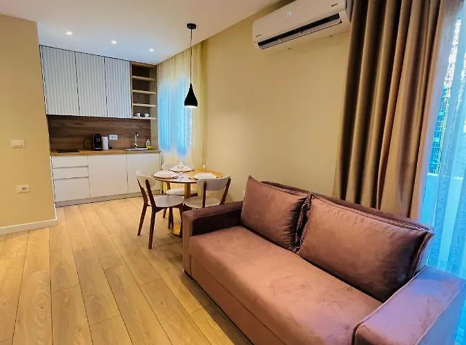 Center Hideaway Apartment *