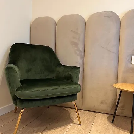Center Hideaway Apartment *