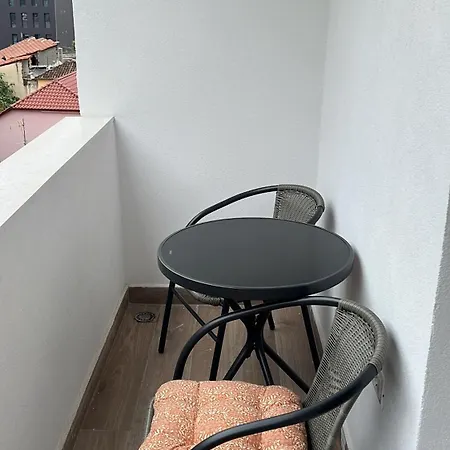 Center Hideaway * ティラナ